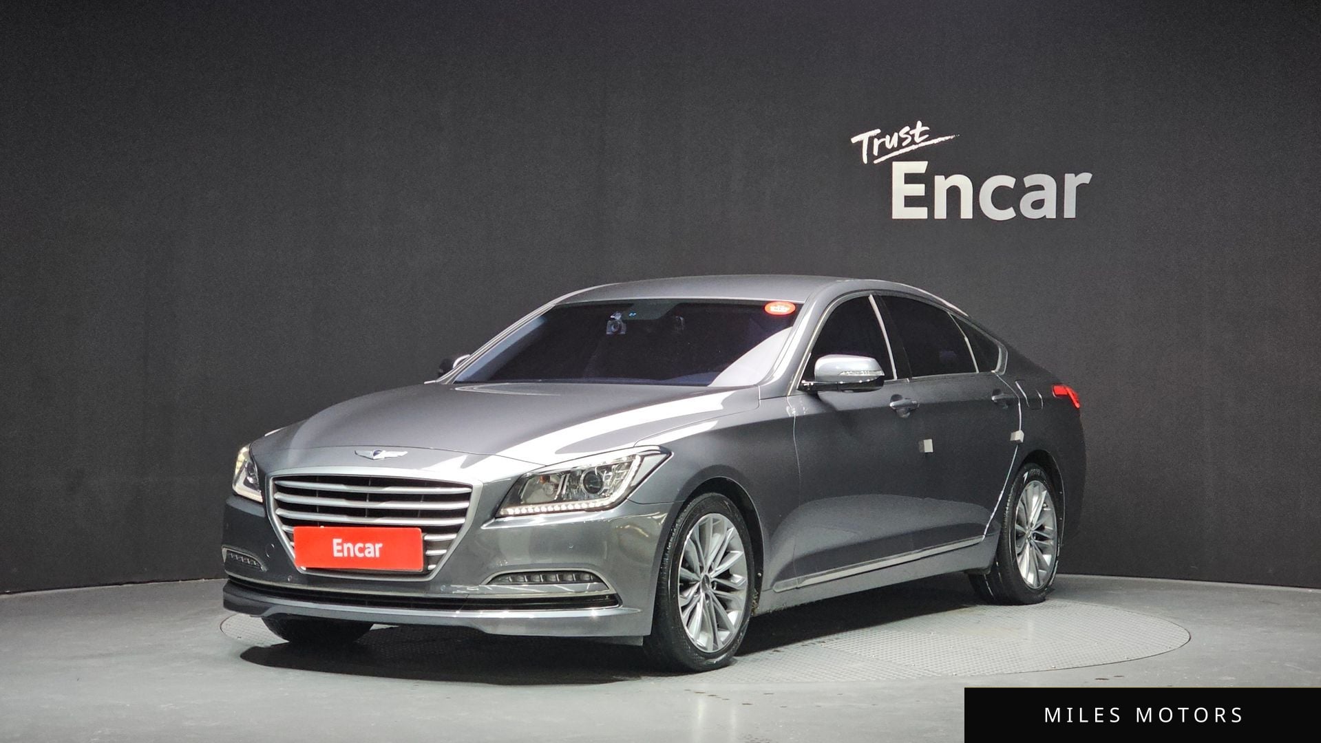Hyundai Genesis 2015 — фото 1 из 12