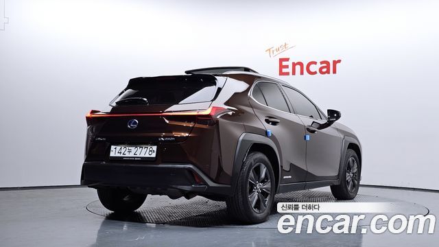 Лексус UX250h 2019 — миниатюра 2