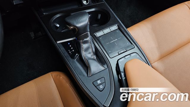 Лексус UX250h 2019 — миниатюра 9