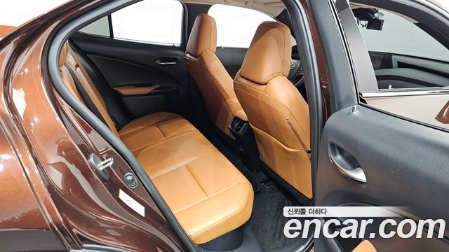 Лексус UX250h 2019 — миниатюра 12