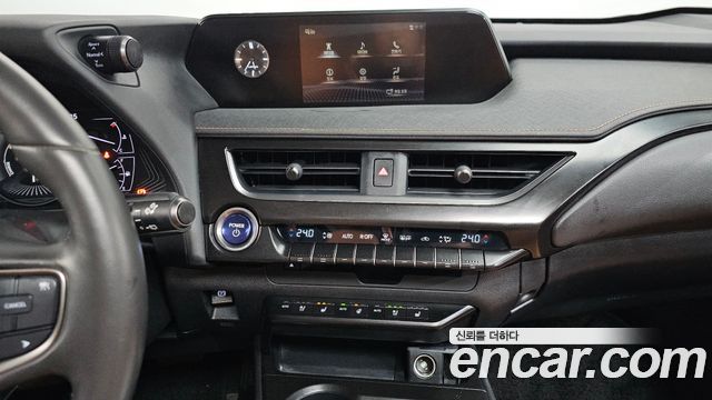 Лексус UX250h 2019 — миниатюра 14