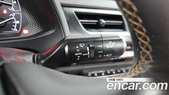 Лексус UX250h 2019 — миниатюра 17