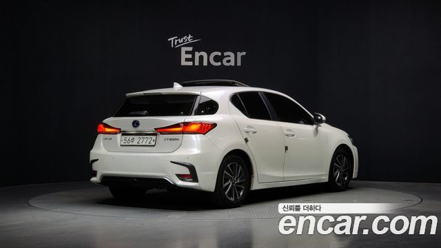 Лексус CT200h 2018 — миниатюра 2