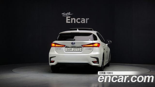 Лексус CT200h 2018 — миниатюра 4