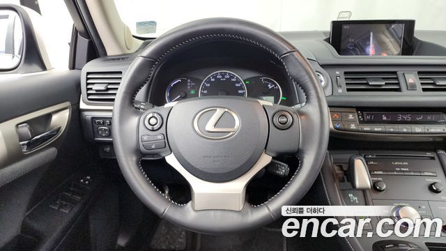 Лексус CT200h 2018 — миниатюра 16