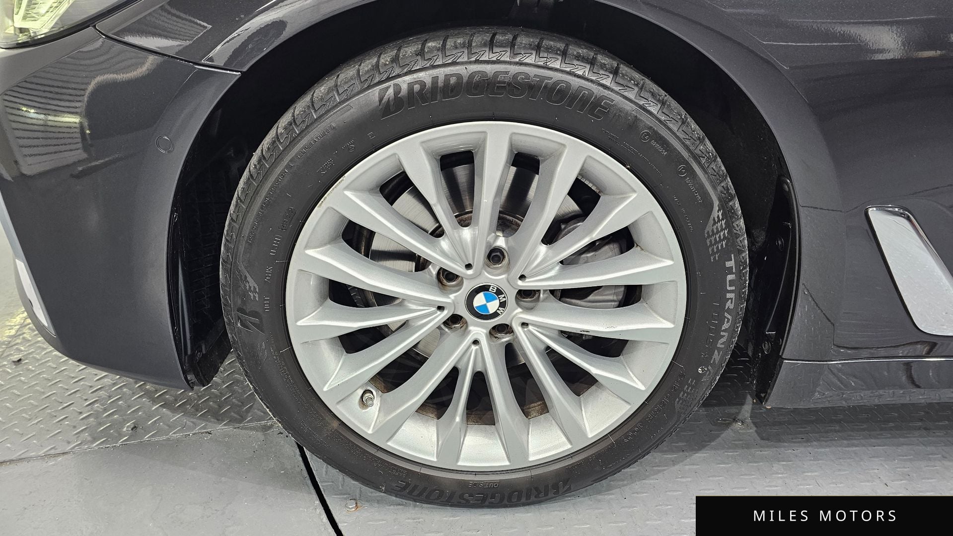 BMW 5 Series (G30) 2023 — миниатюра 5