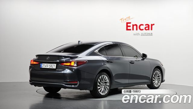 Лексус ES300h 2023 — миниатюра 2