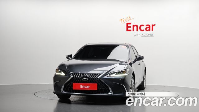 Лексус ES300h 2023 — миниатюра 3