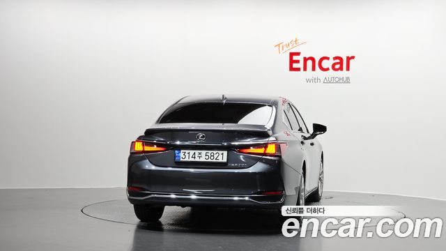 Лексус ES300h 2023 — миниатюра 4