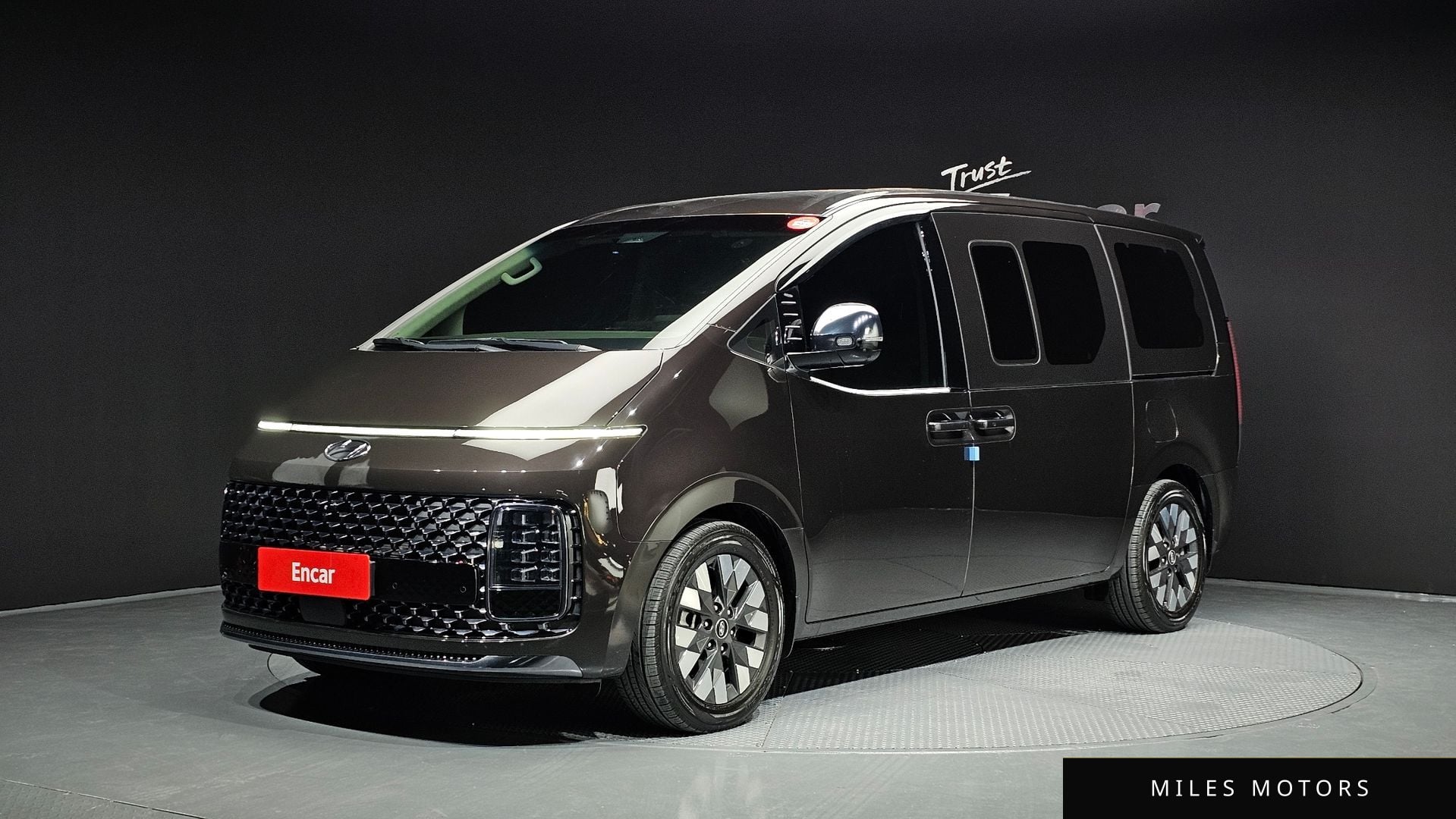 Hyundai Staria 2024 — фото 1 из 12