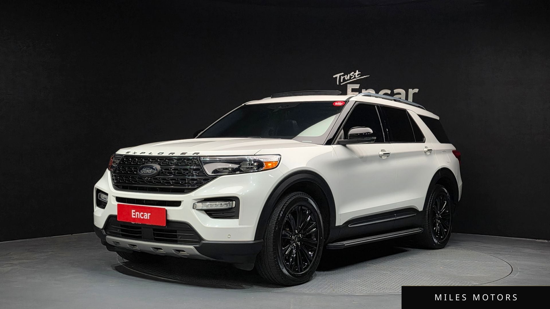 Ford Explorer 2022 — фото 1 из 12