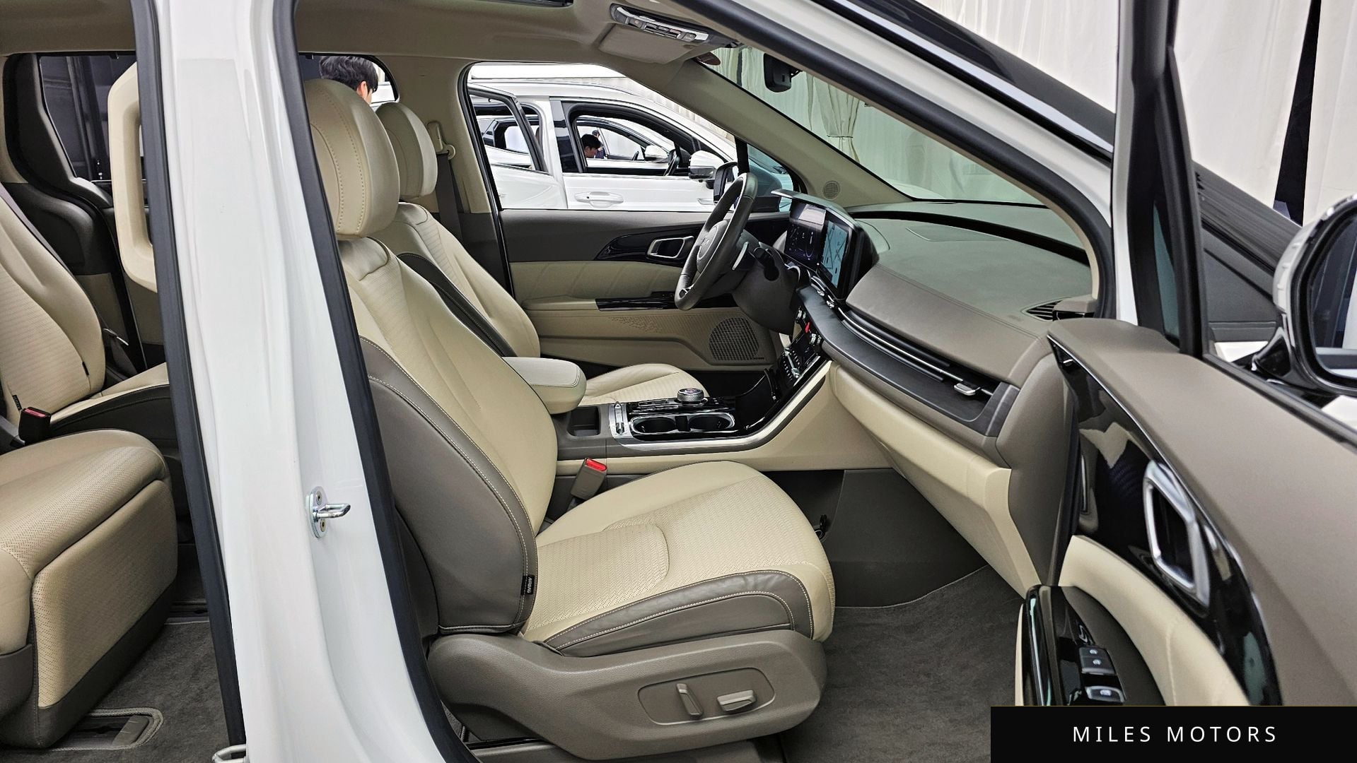 Kia Carnival 2023 — миниатюра 11