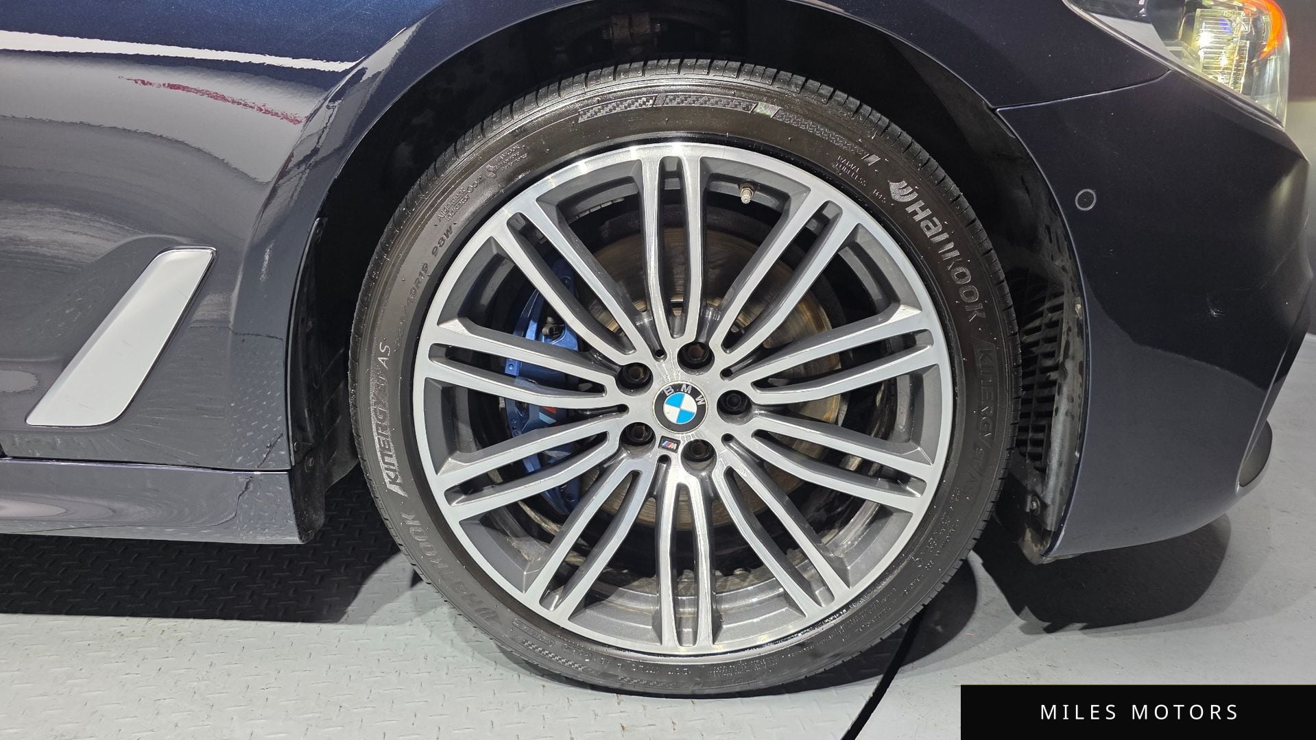 BMW 5 Series (G30) 2019 — миниатюра 5