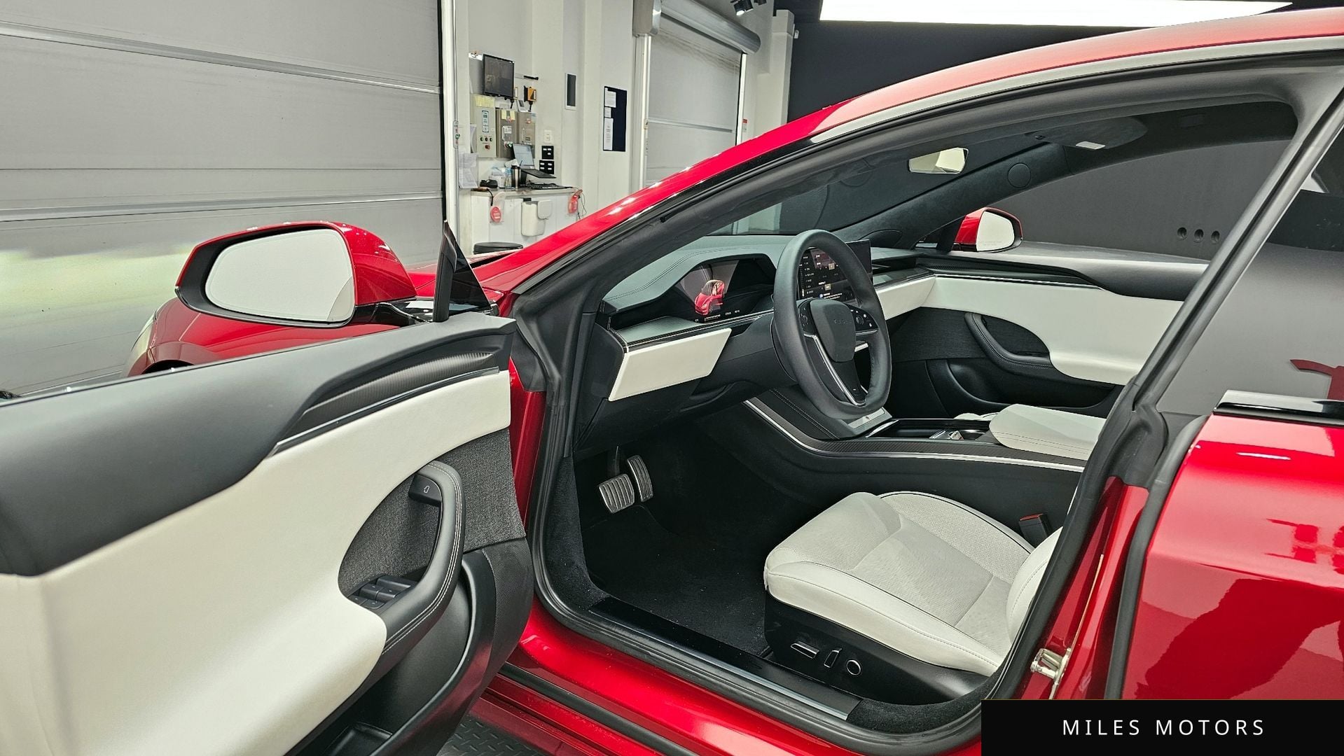 Tesla Model S 2023 — миниатюра 10