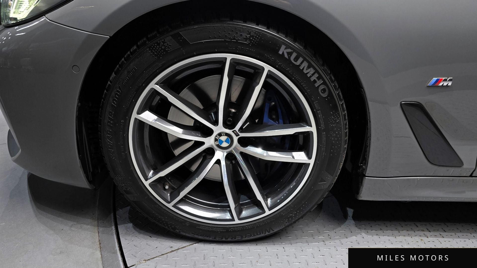 BMW 5 Series (G30) 2022 — миниатюра 5