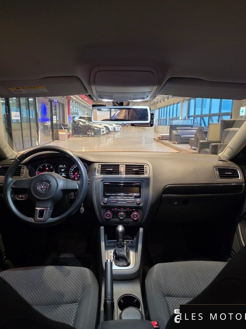 Volkswagen Jetta 2013 — миниатюра 8