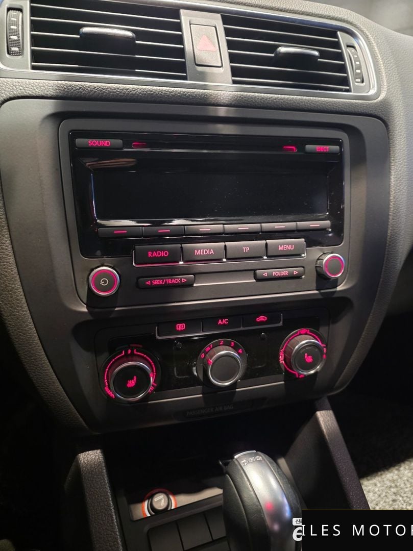 Volkswagen Jetta 2013 — миниатюра 12