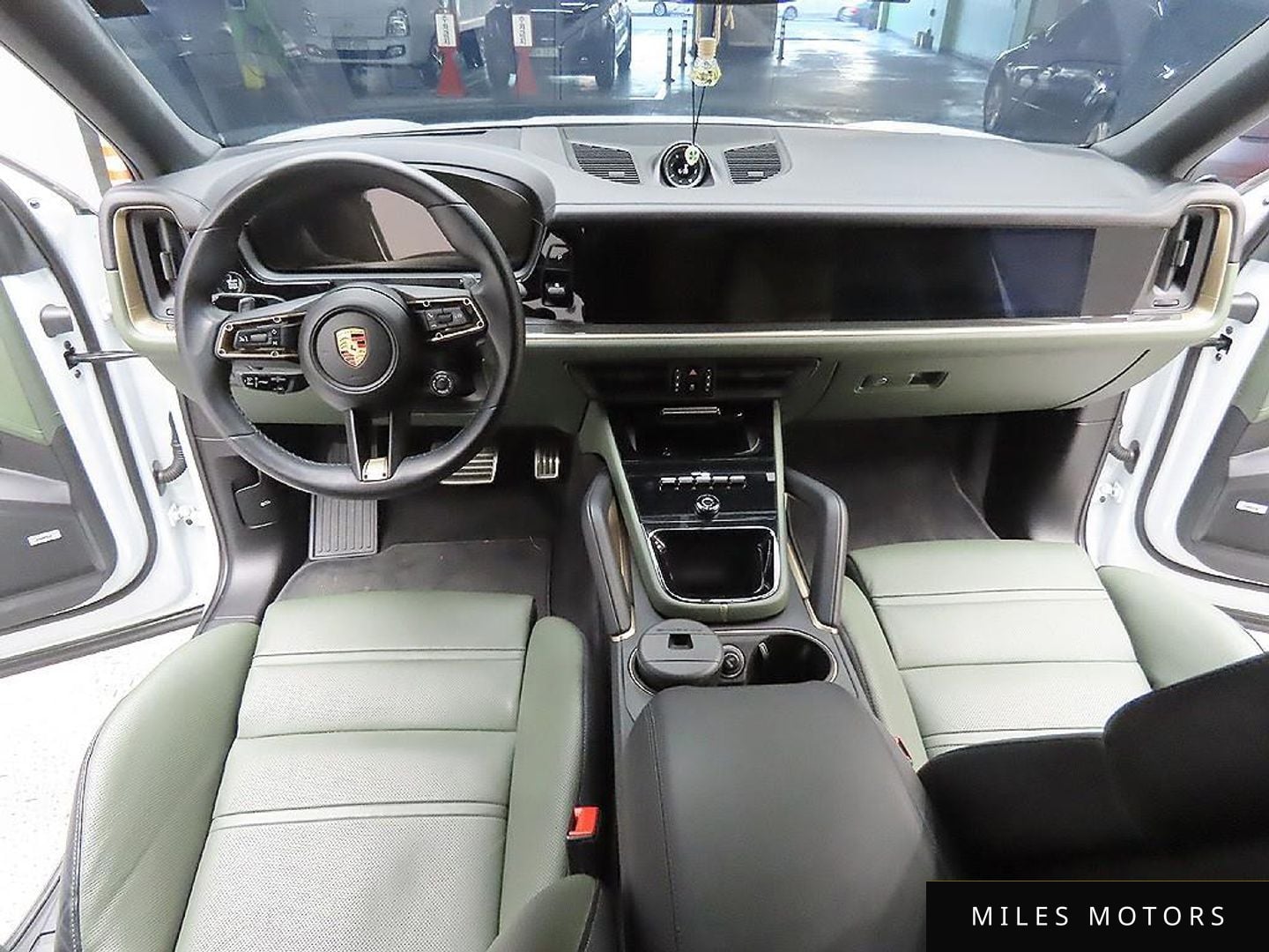 Porsche Cayenne 2024 — миниатюра 10