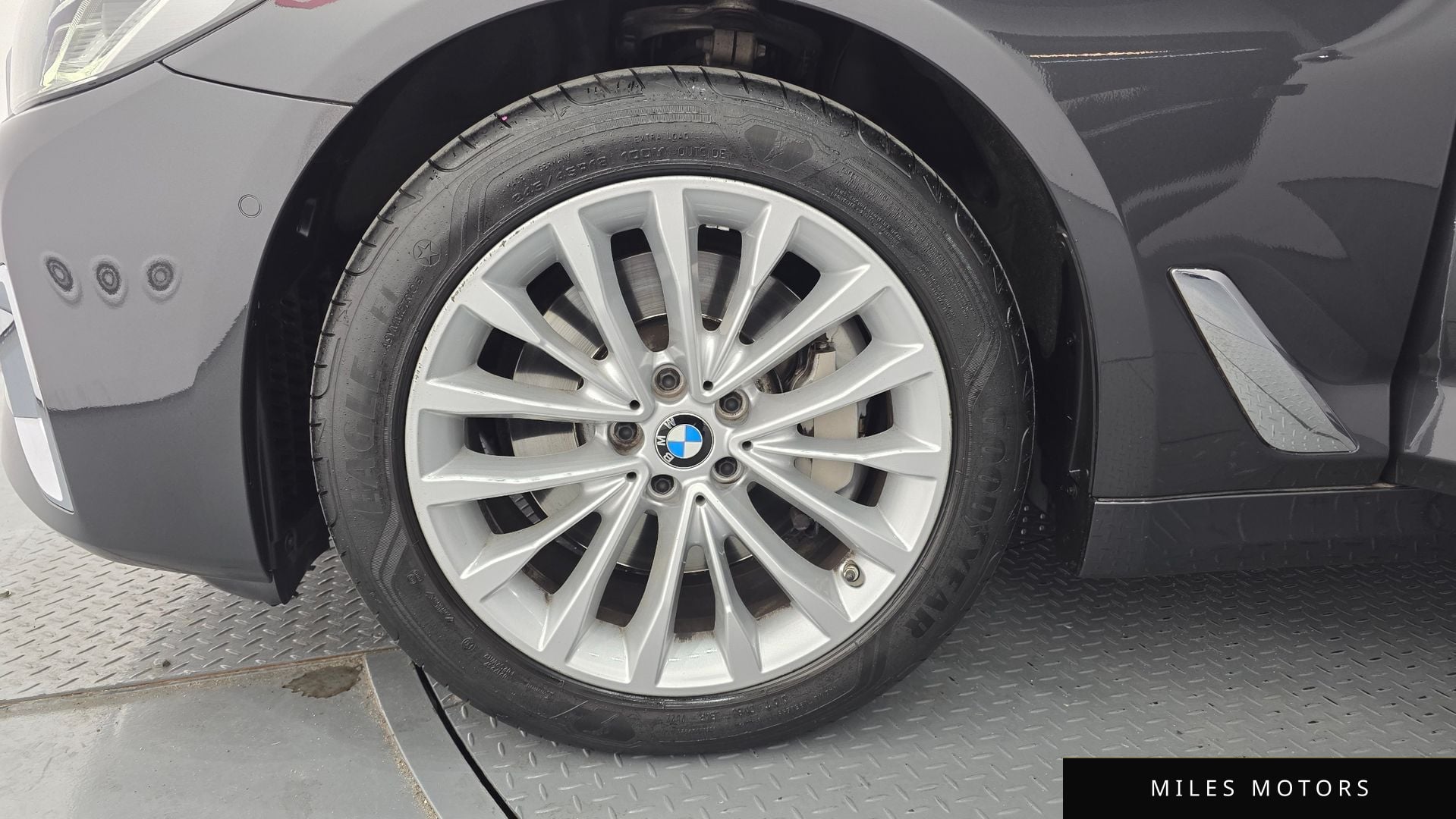 BMW 5 Series (G30) 2022 — миниатюра 5