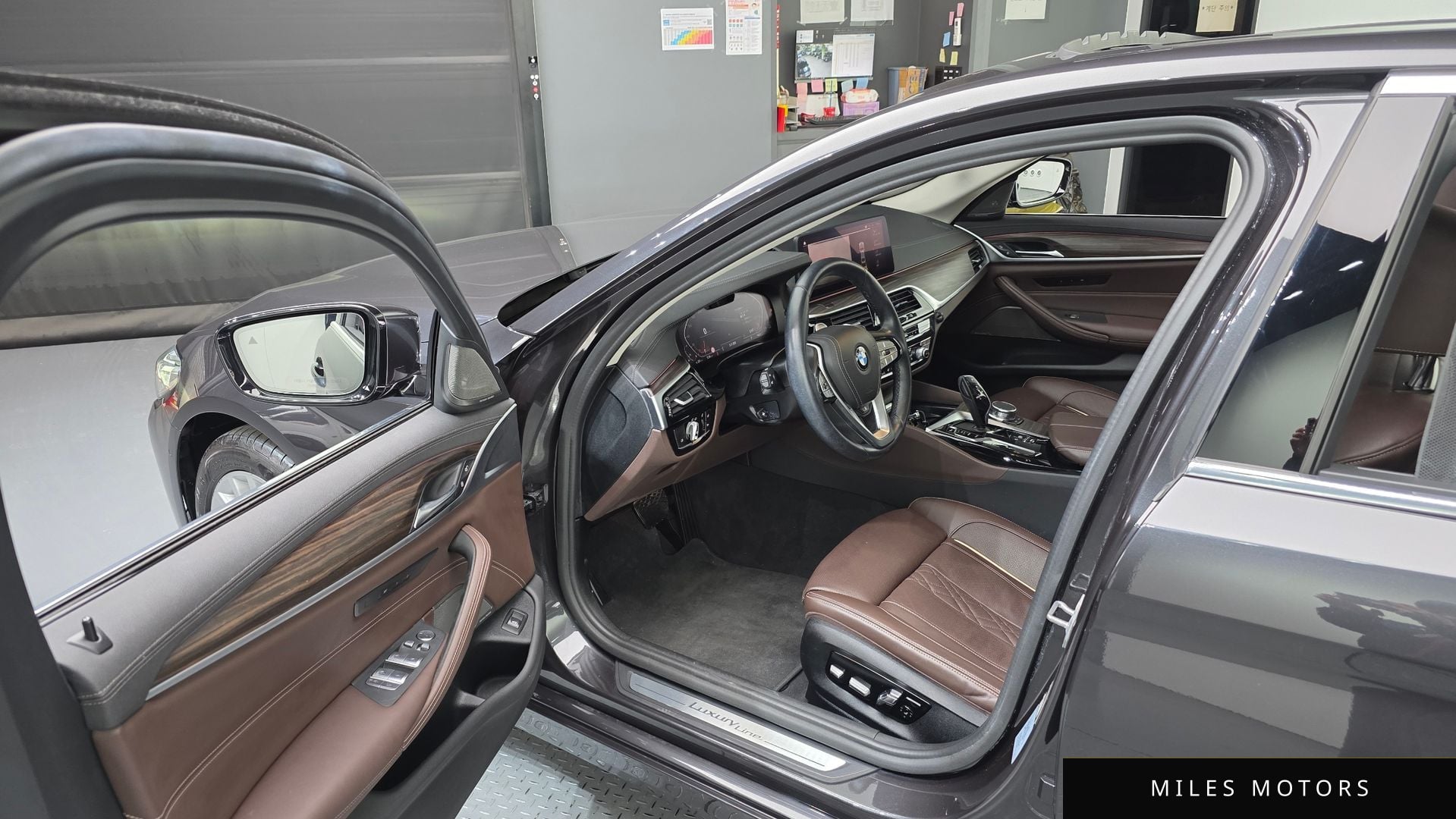 BMW 5 Series (G30) 2022 — миниатюра 10
