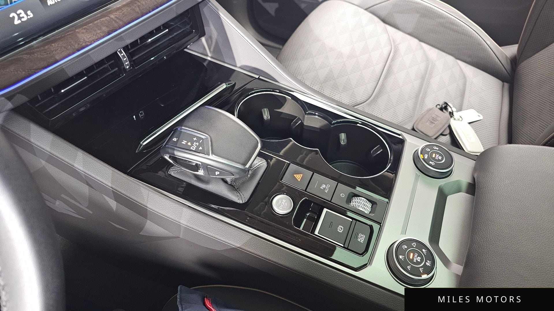 Volkswagen 투아렉 2023 — миниатюра 9