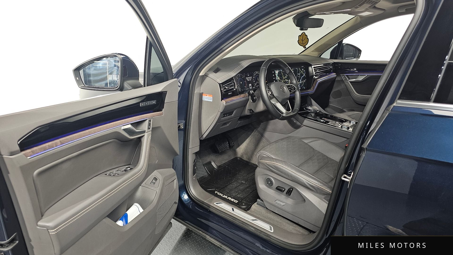 Volkswagen 투아렉 2023 — миниатюра 10