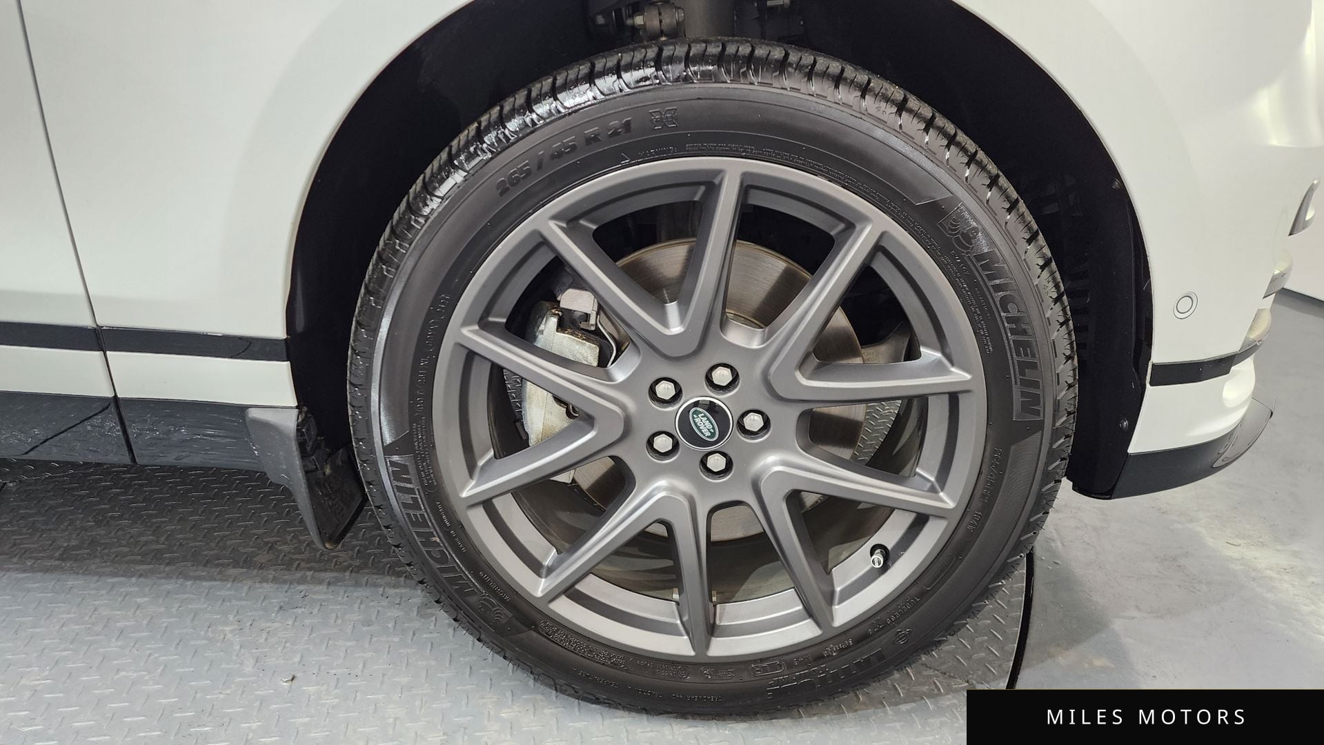 Land Rover 레인지로버 벨라 2025 — миниатюра 4
