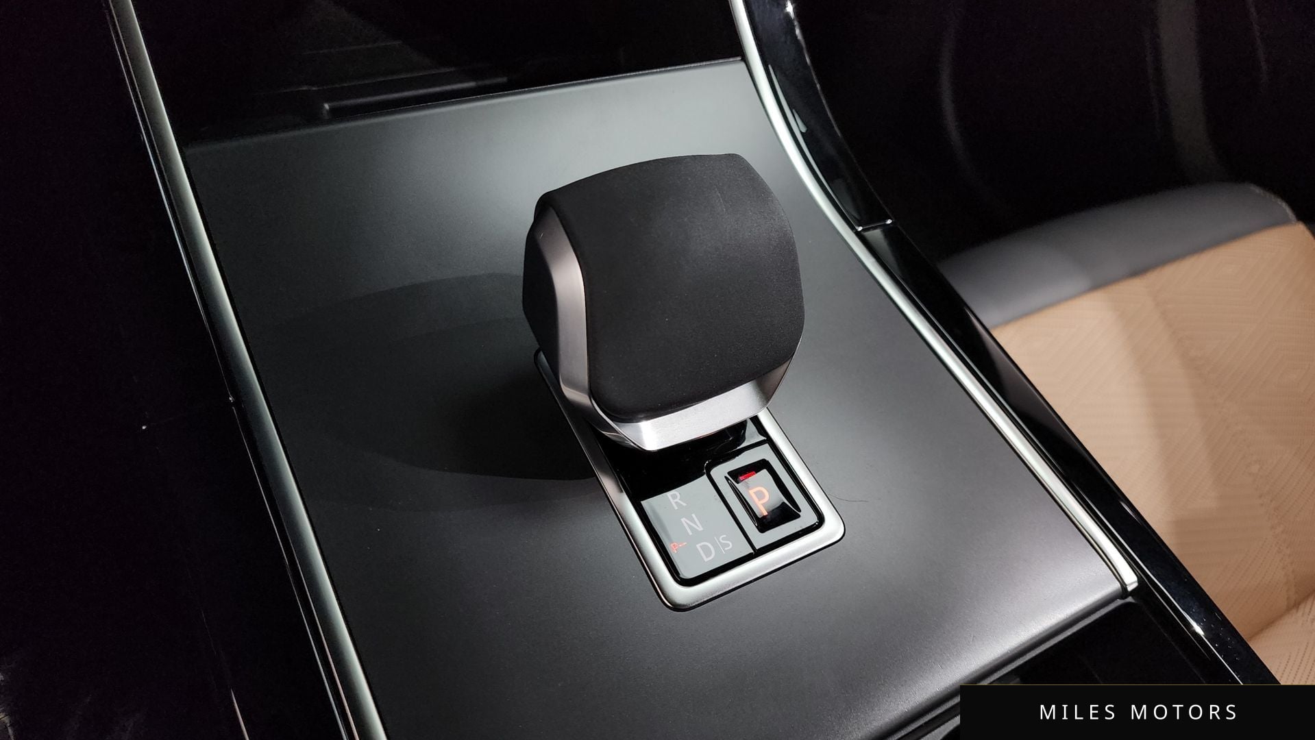 Land Rover 레인지로버 벨라 2025 — миниатюра 8