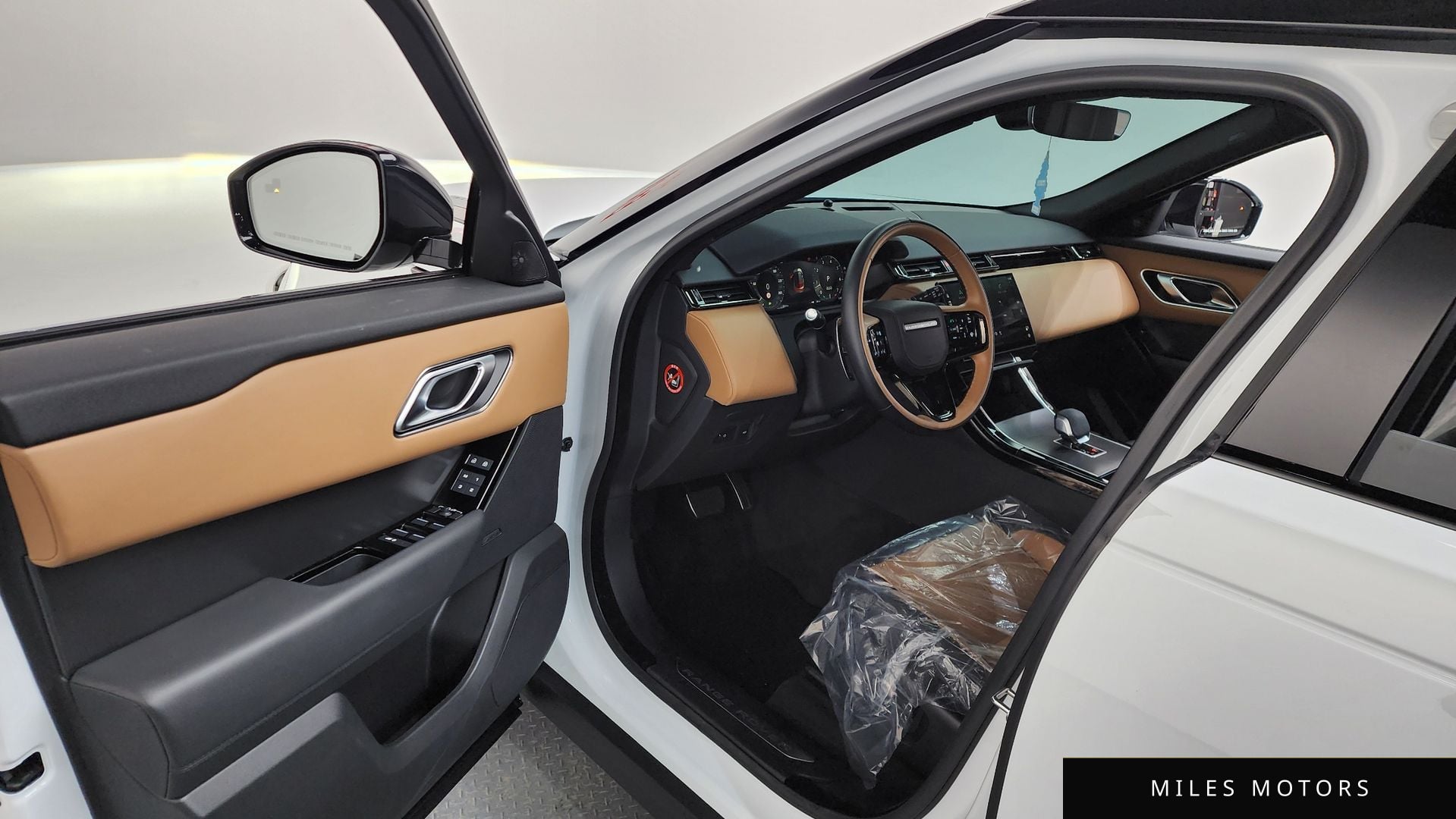 Land Rover 레인지로버 벨라 2025 — миниатюра 9