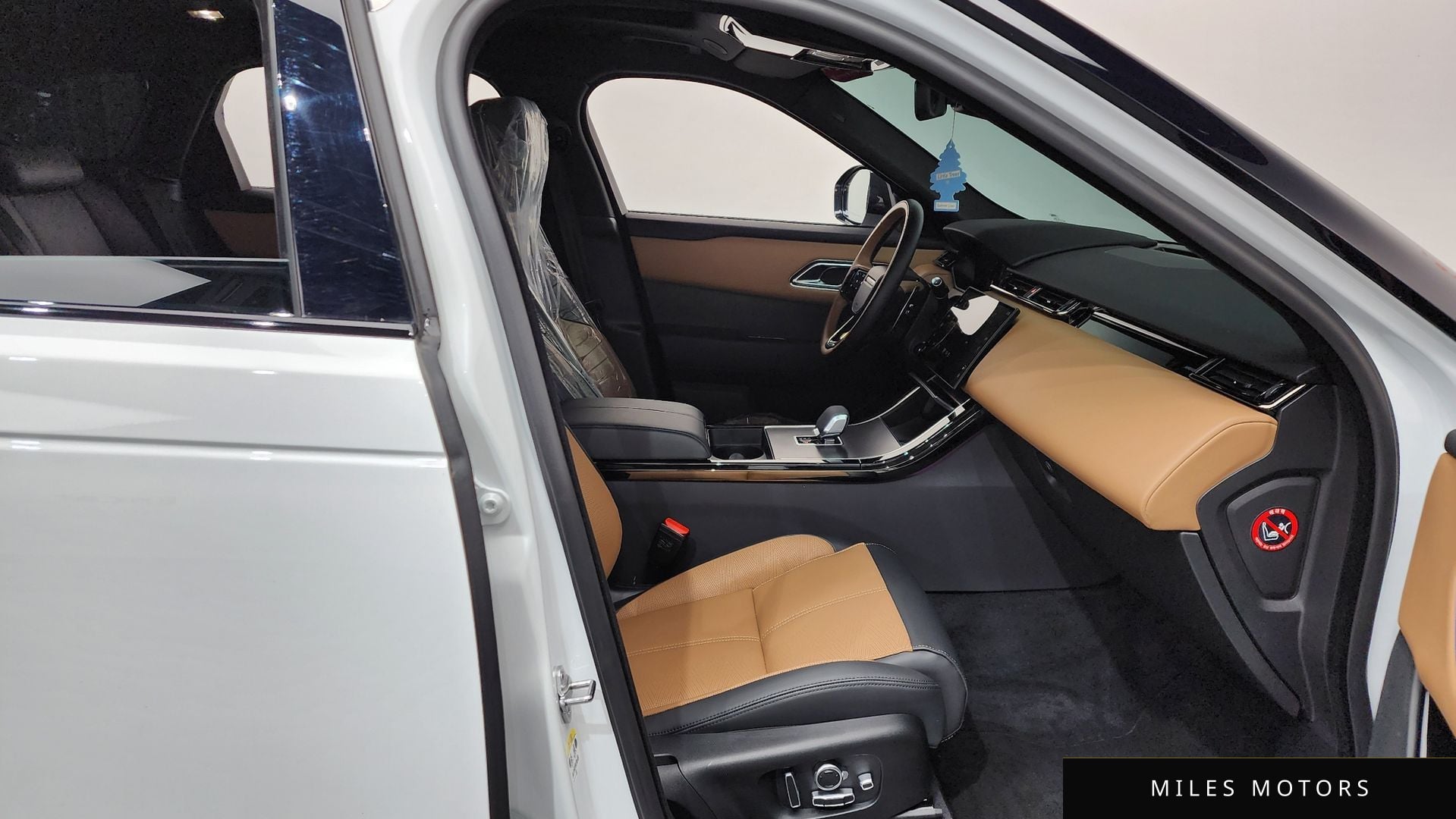Land Rover 레인지로버 벨라 2025 — миниатюра 11