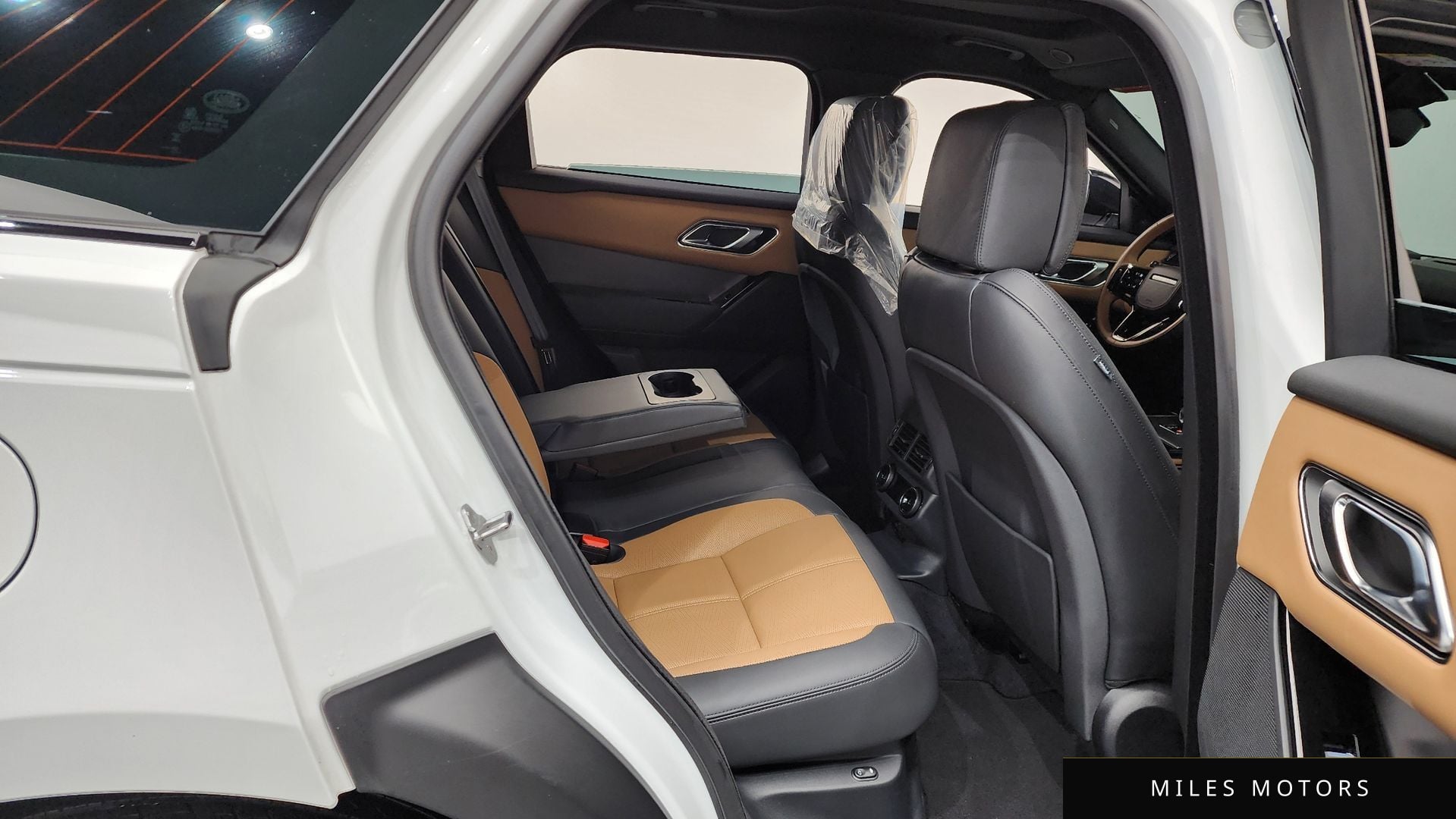 Land Rover 레인지로버 벨라 2025 — миниатюра 12