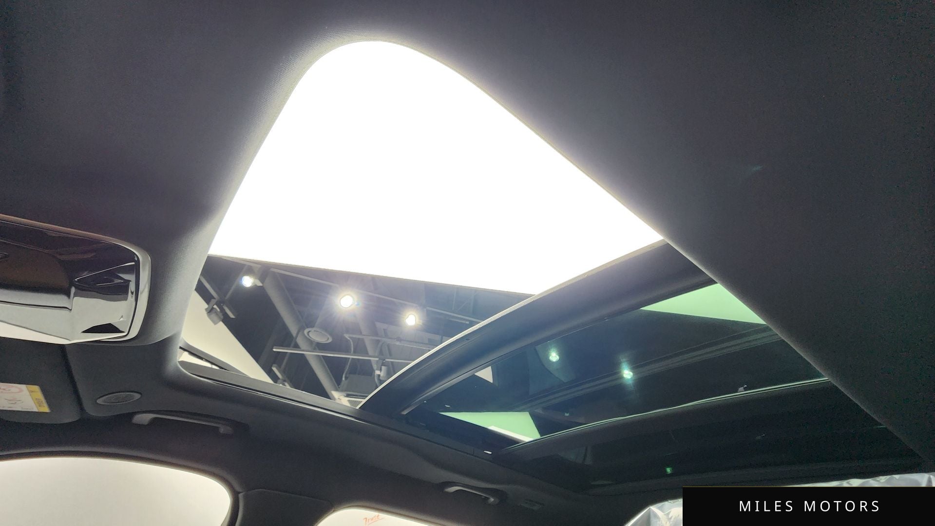 Land Rover 레인지로버 벨라 2025 — миниатюра 18