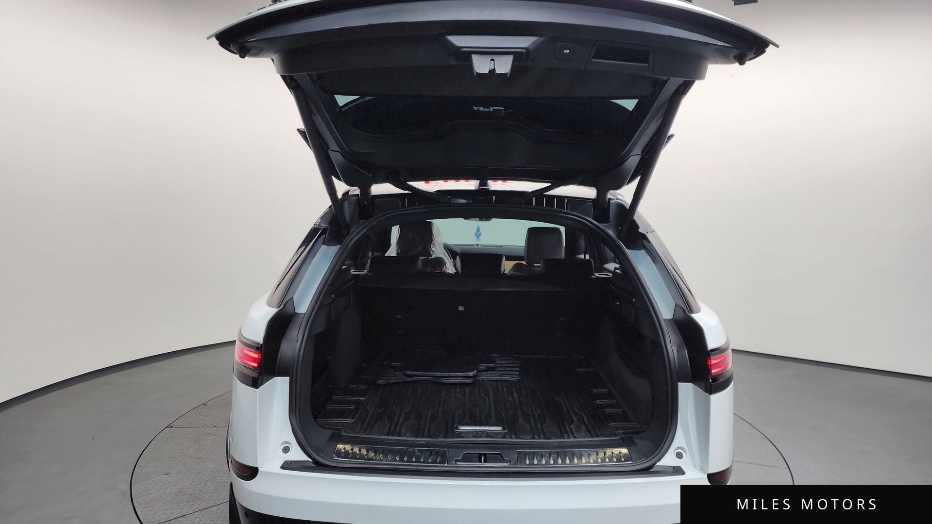 Land Rover 레인지로버 벨라 2025 — миниатюра 20