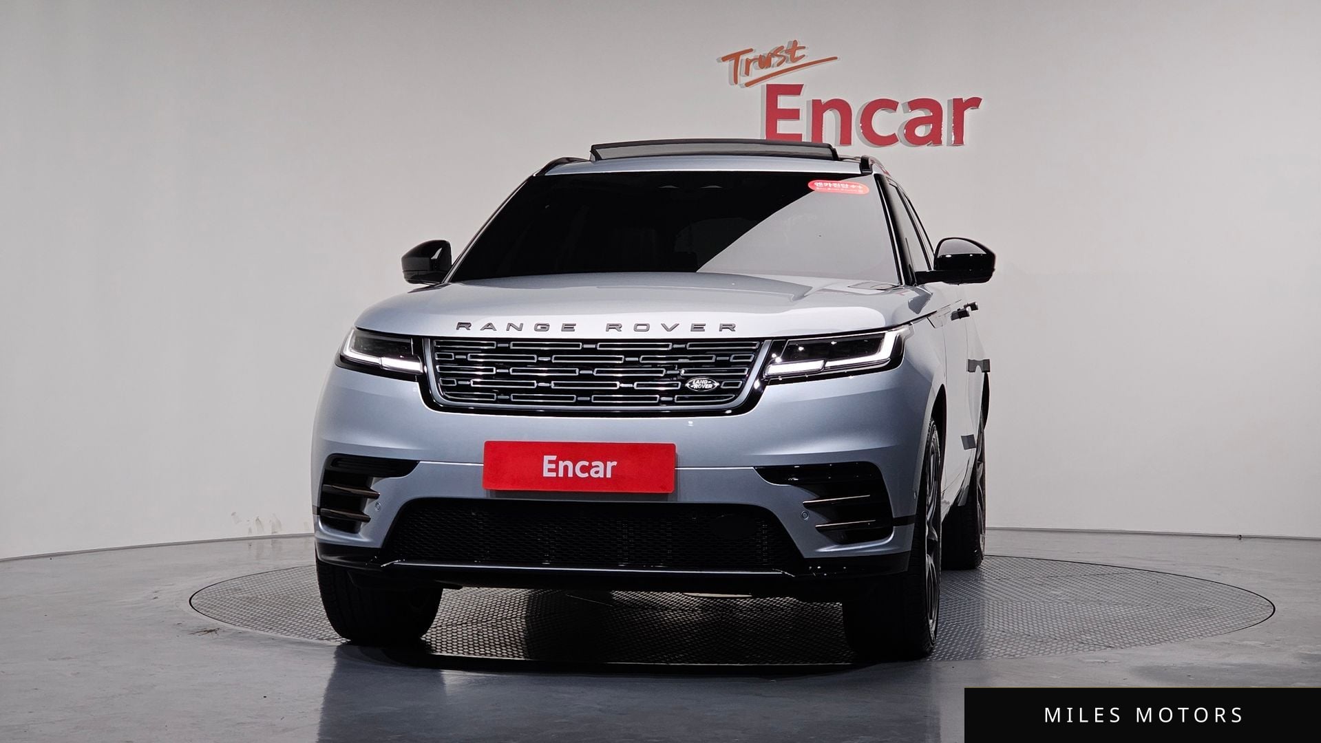 Land Rover Range Rover Velar 2025 — миниатюра 2