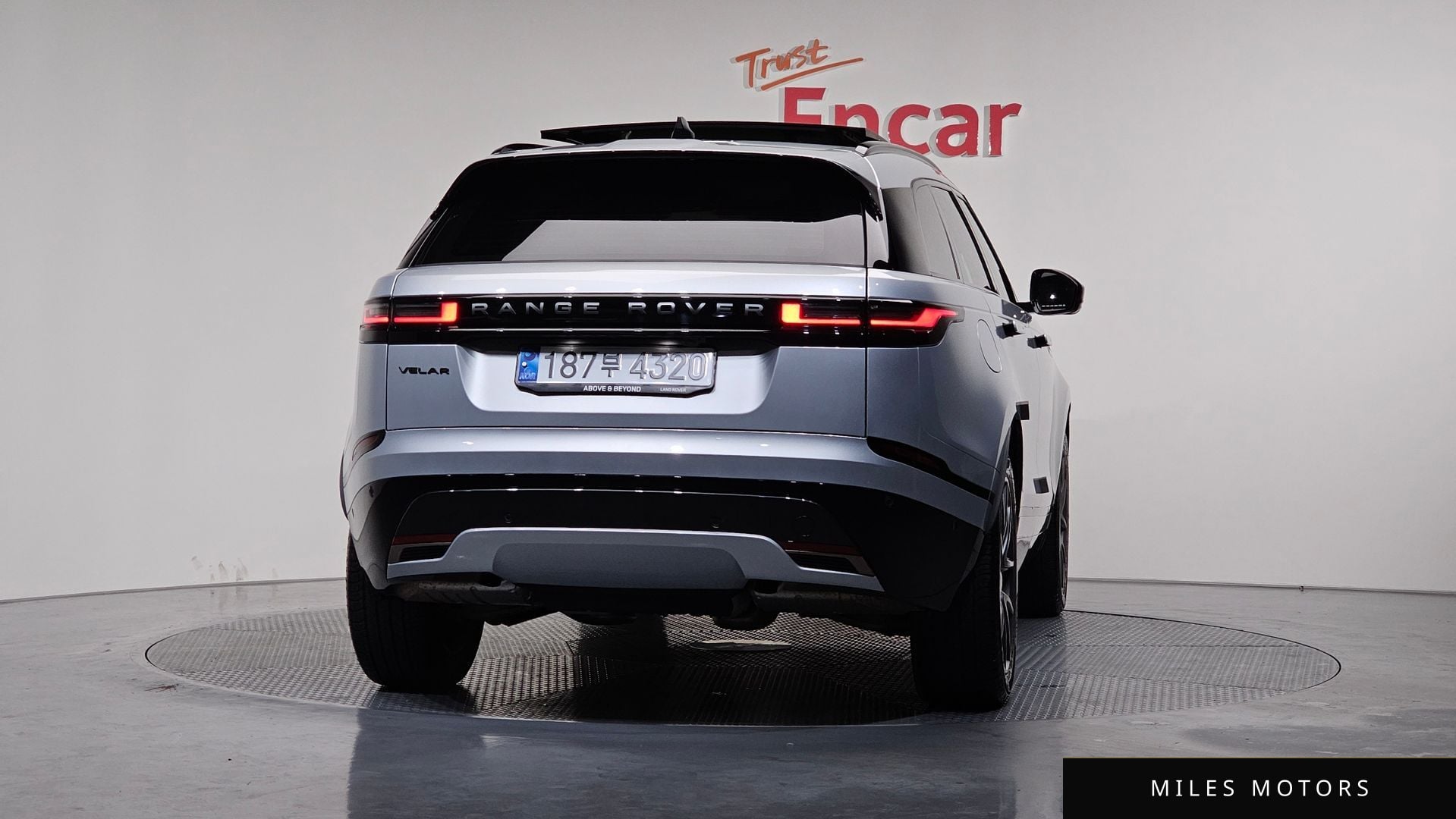 Land Rover Range Rover Velar 2025 — миниатюра 3