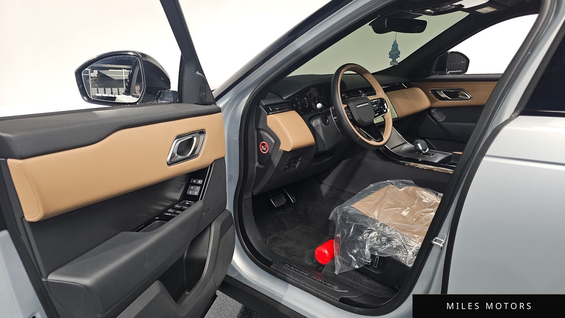 Land Rover Range Rover Velar 2025 — миниатюра 9