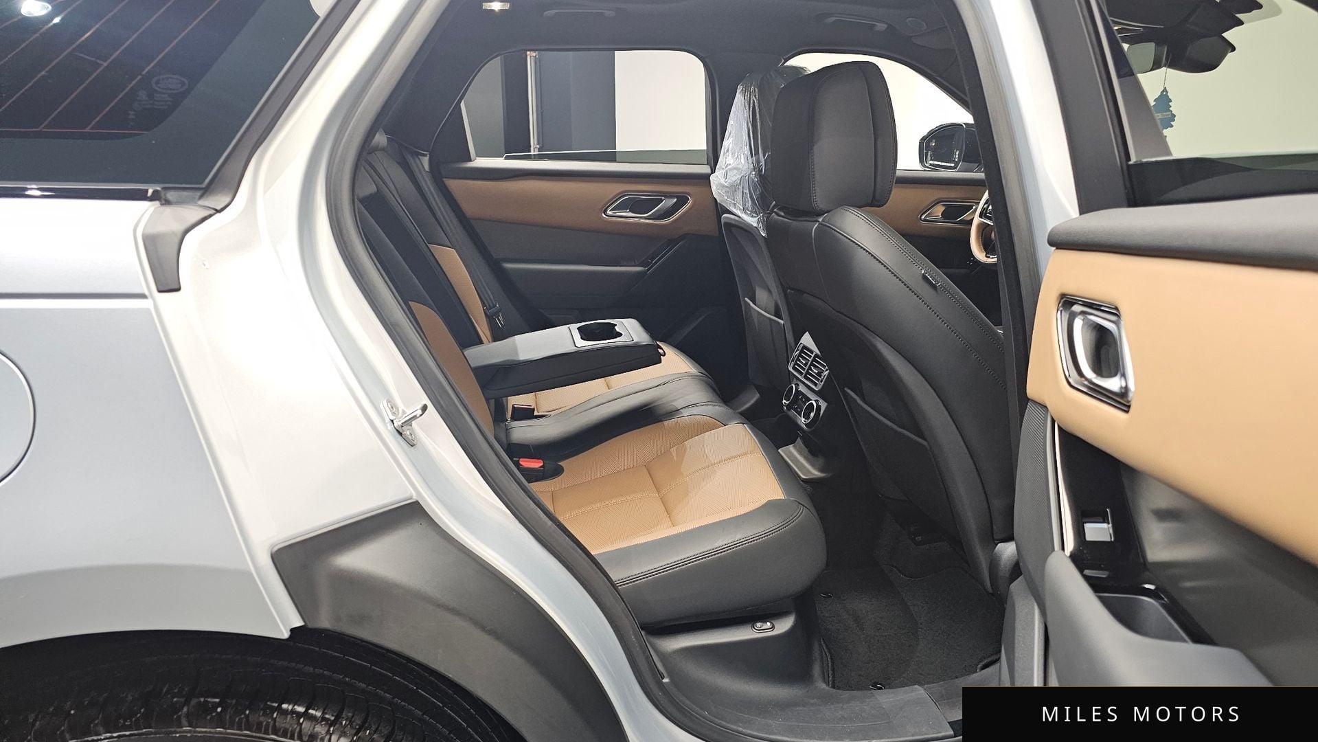 Land Rover Range Rover Velar 2025 — миниатюра 12
