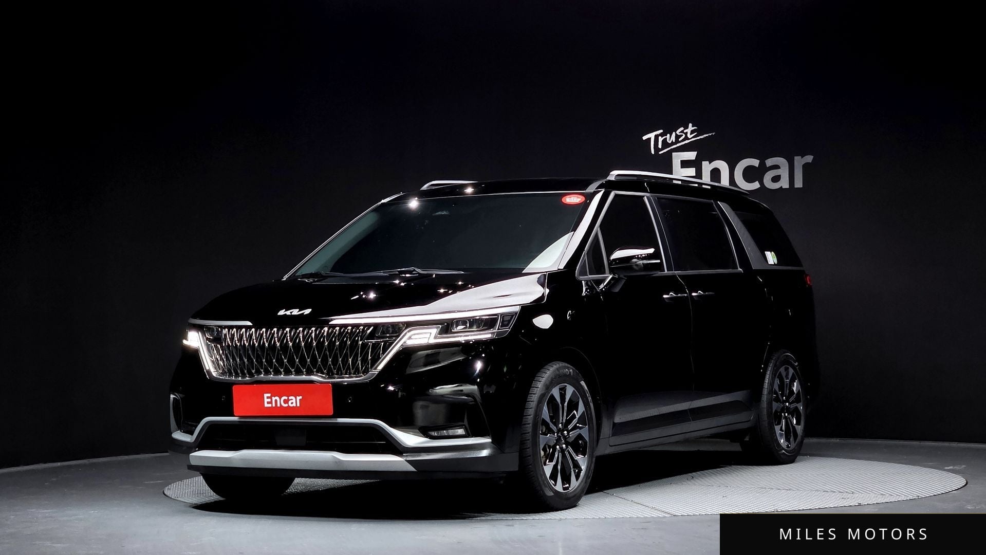 Kia Carnival 2023 — фото 1 из 12