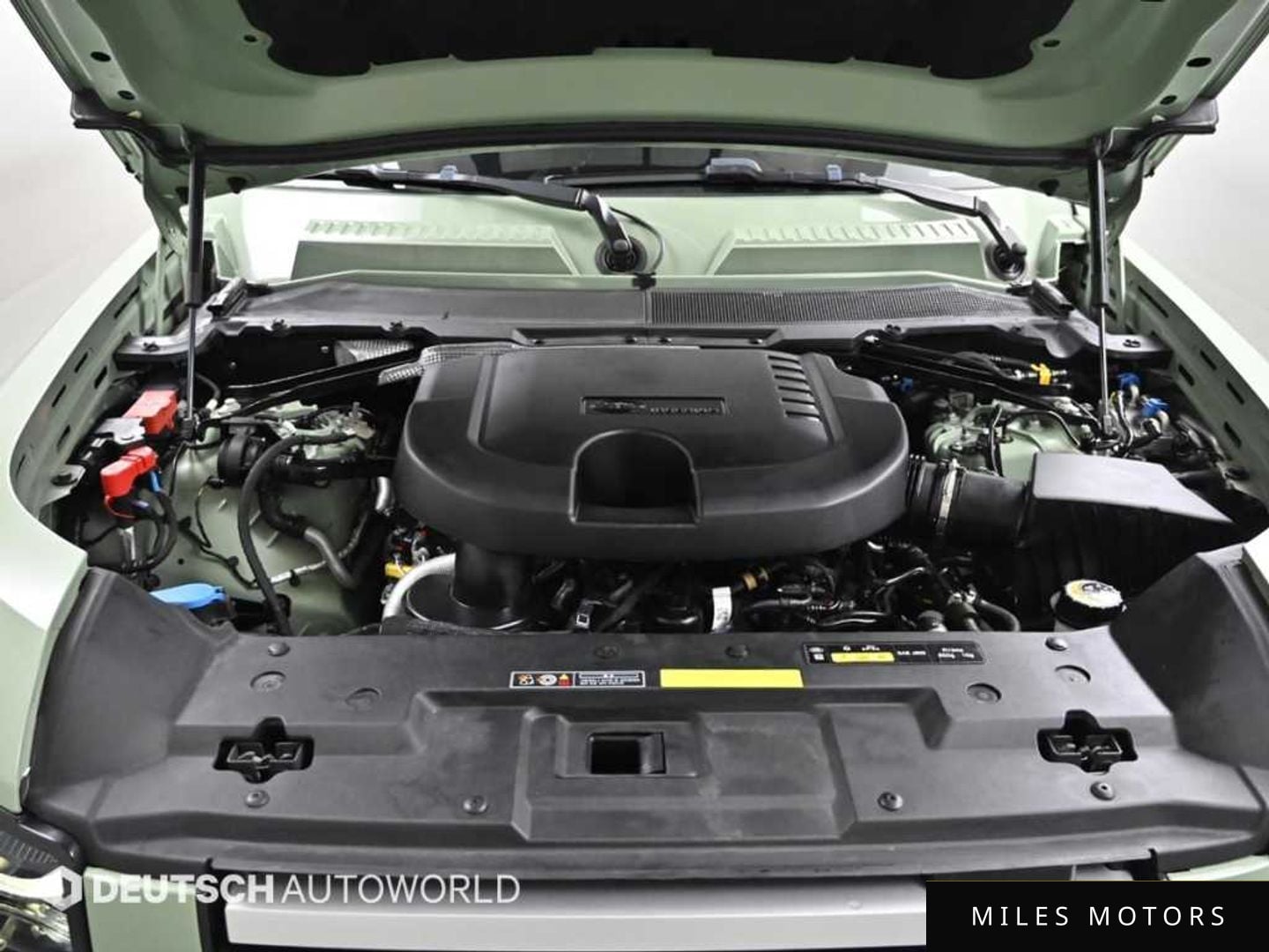 Land Rover Defender 2023 — миниатюра 6