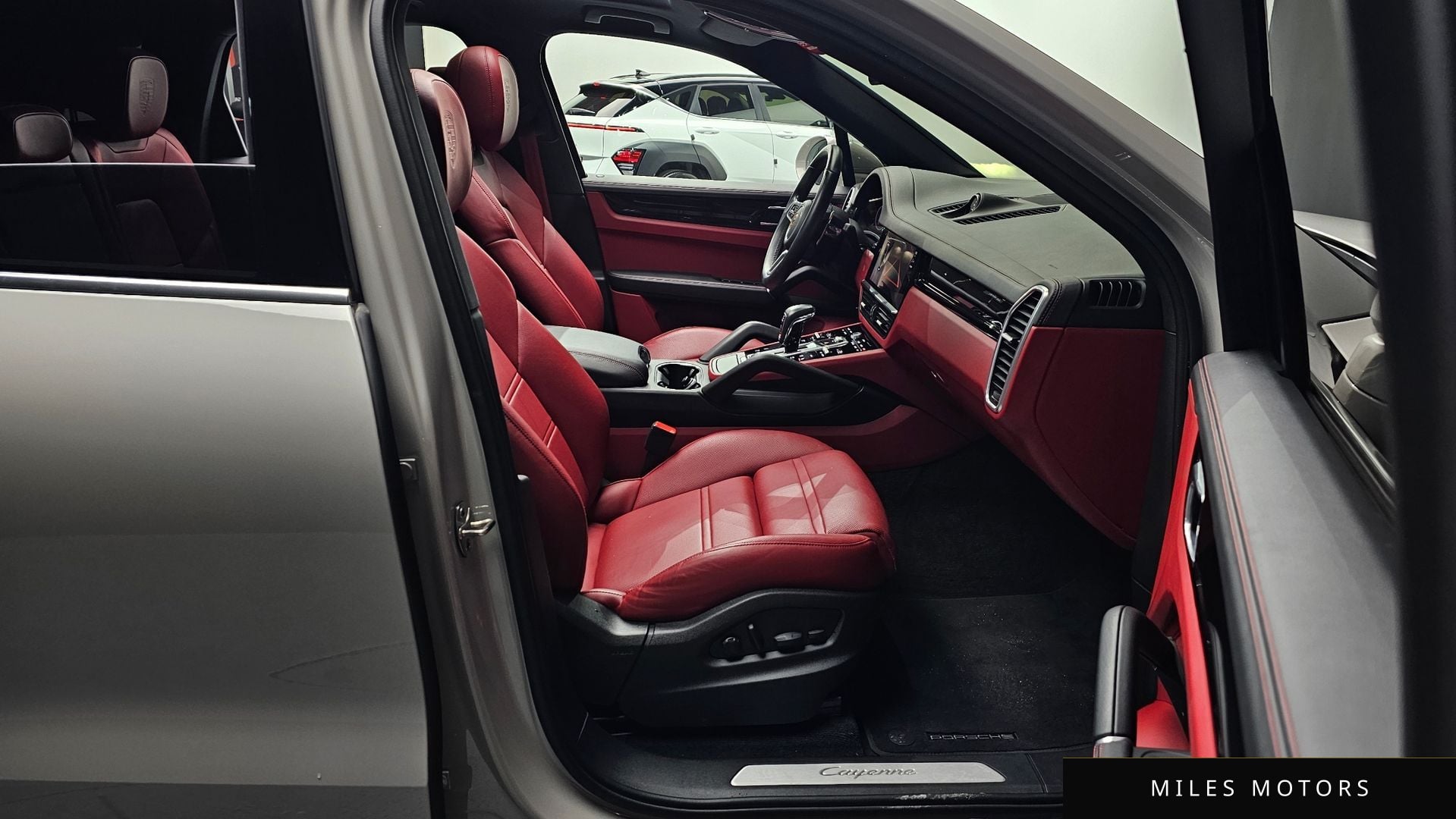 Porsche Cayenne 2023 — миниатюра 11