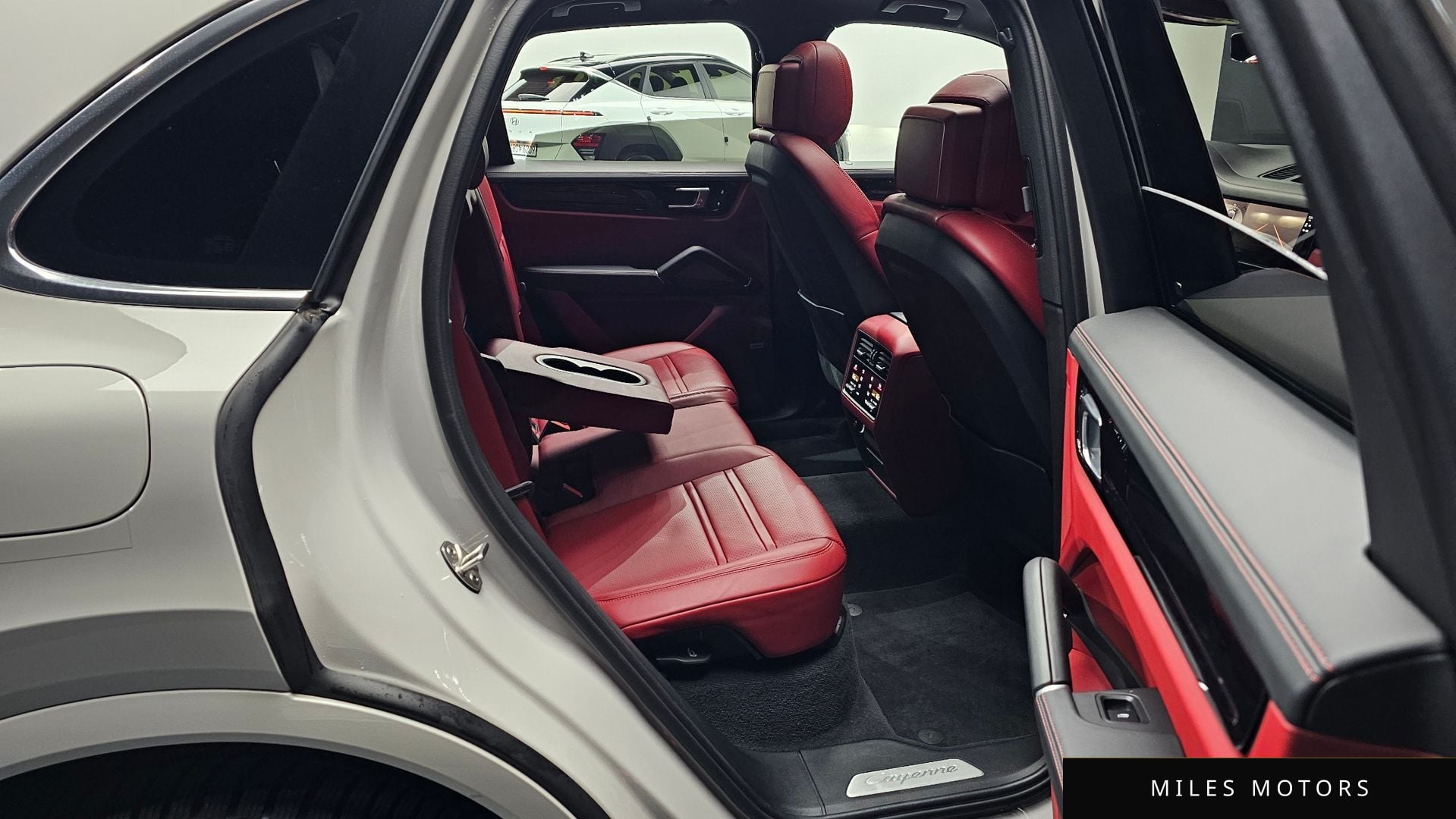 Porsche Cayenne 2023 — миниатюра 12