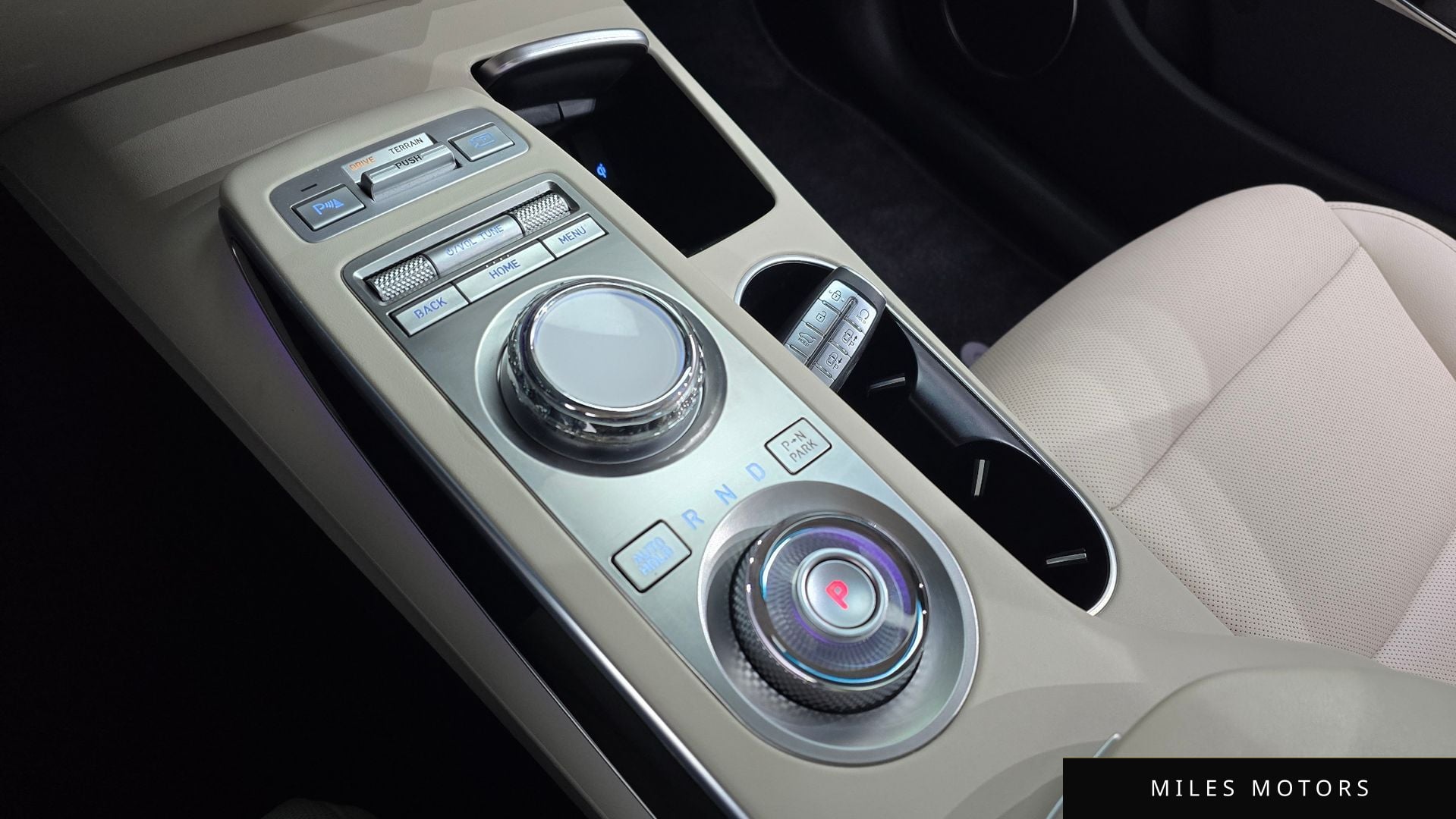 Genesis GV70 2022 — миниатюра 9
