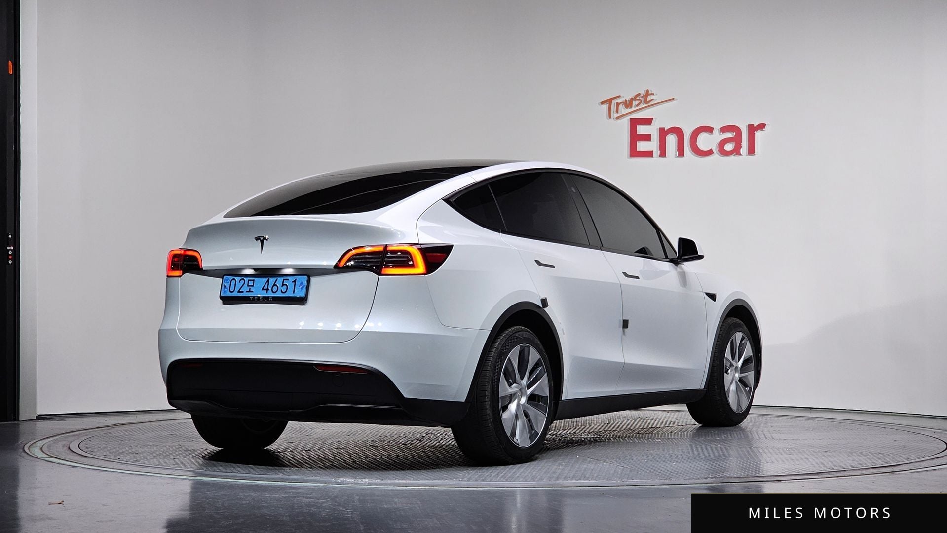Tesla Model Y 2024 — миниатюра 2