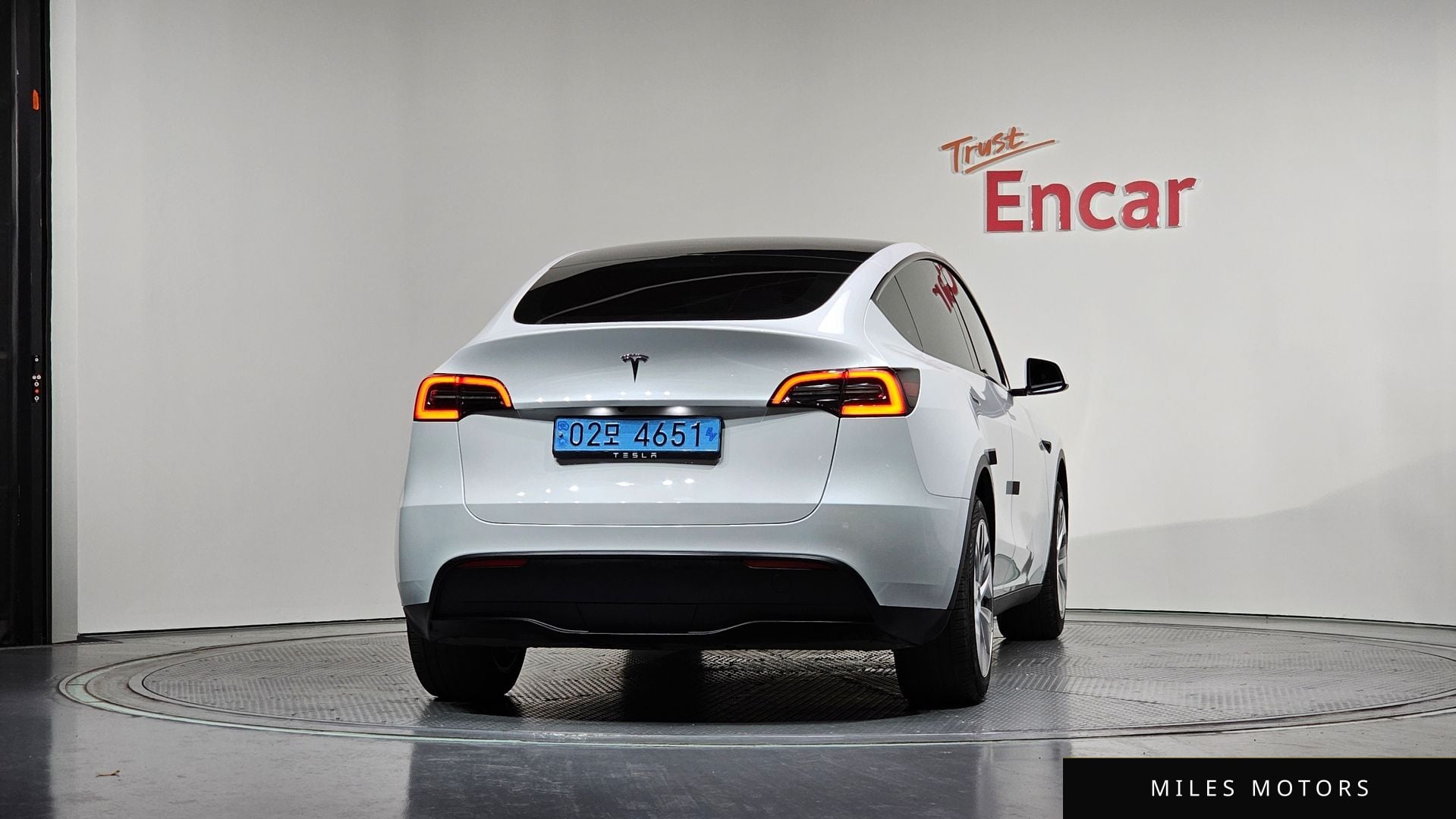 Tesla Model Y 2024 — миниатюра 4