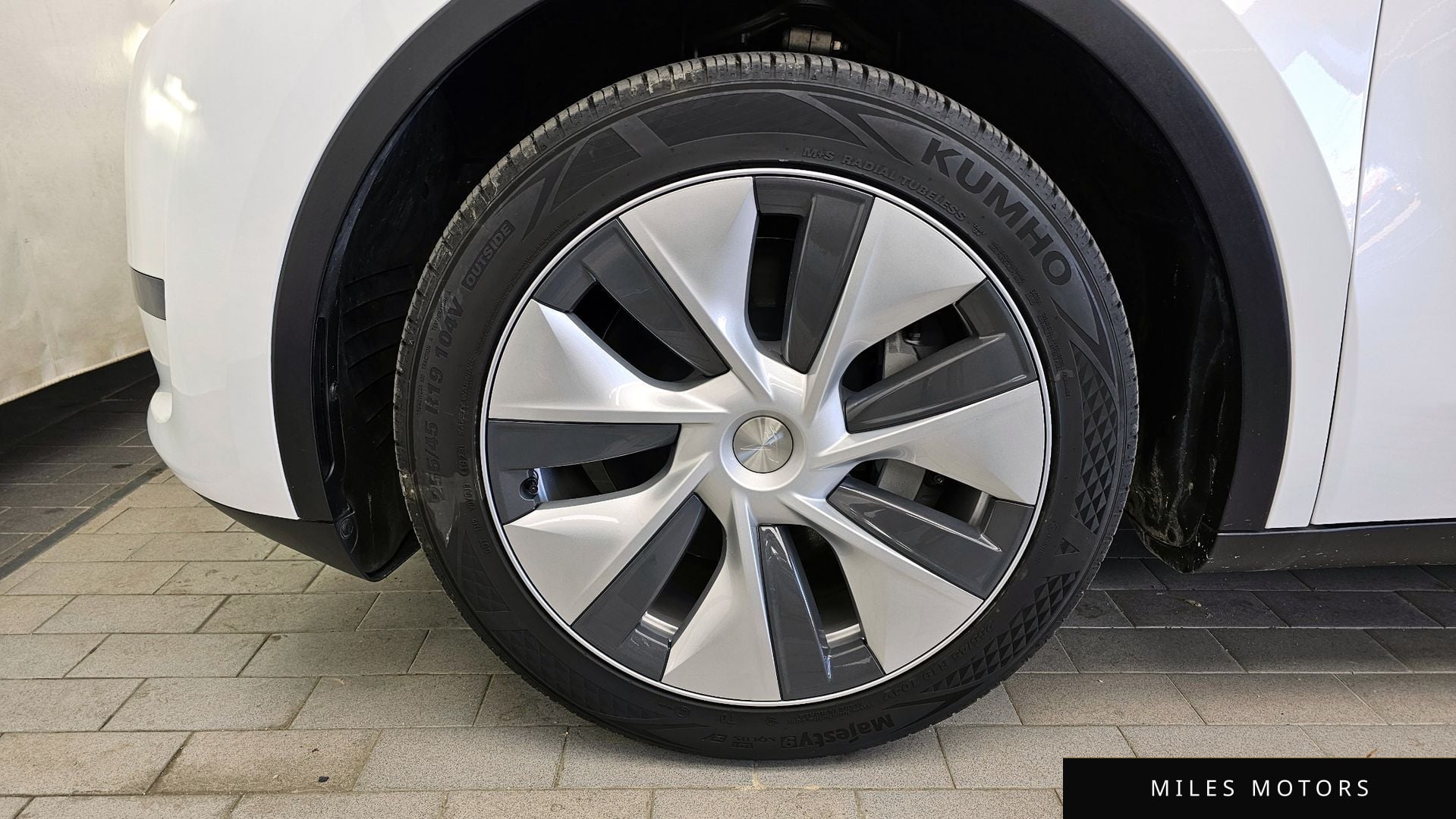Tesla Model Y 2024 — миниатюра 5