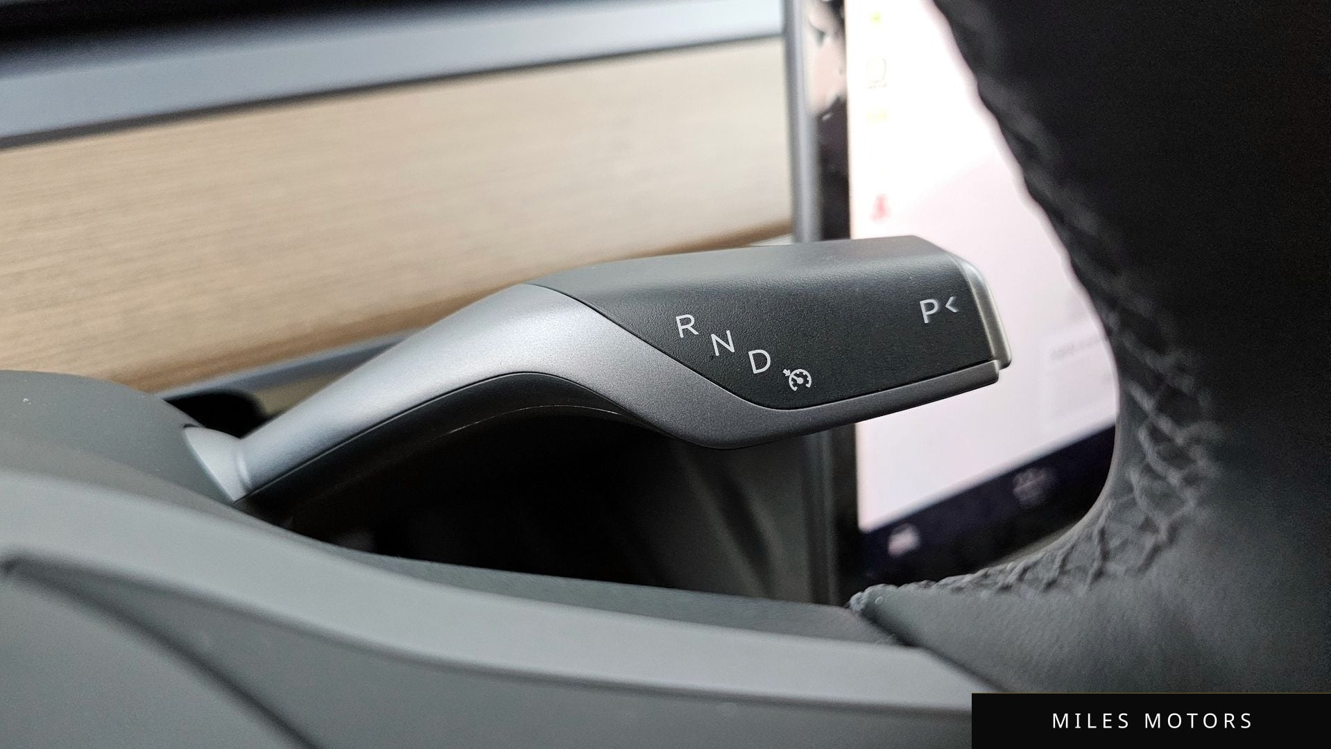 Tesla Model Y 2024 — миниатюра 9