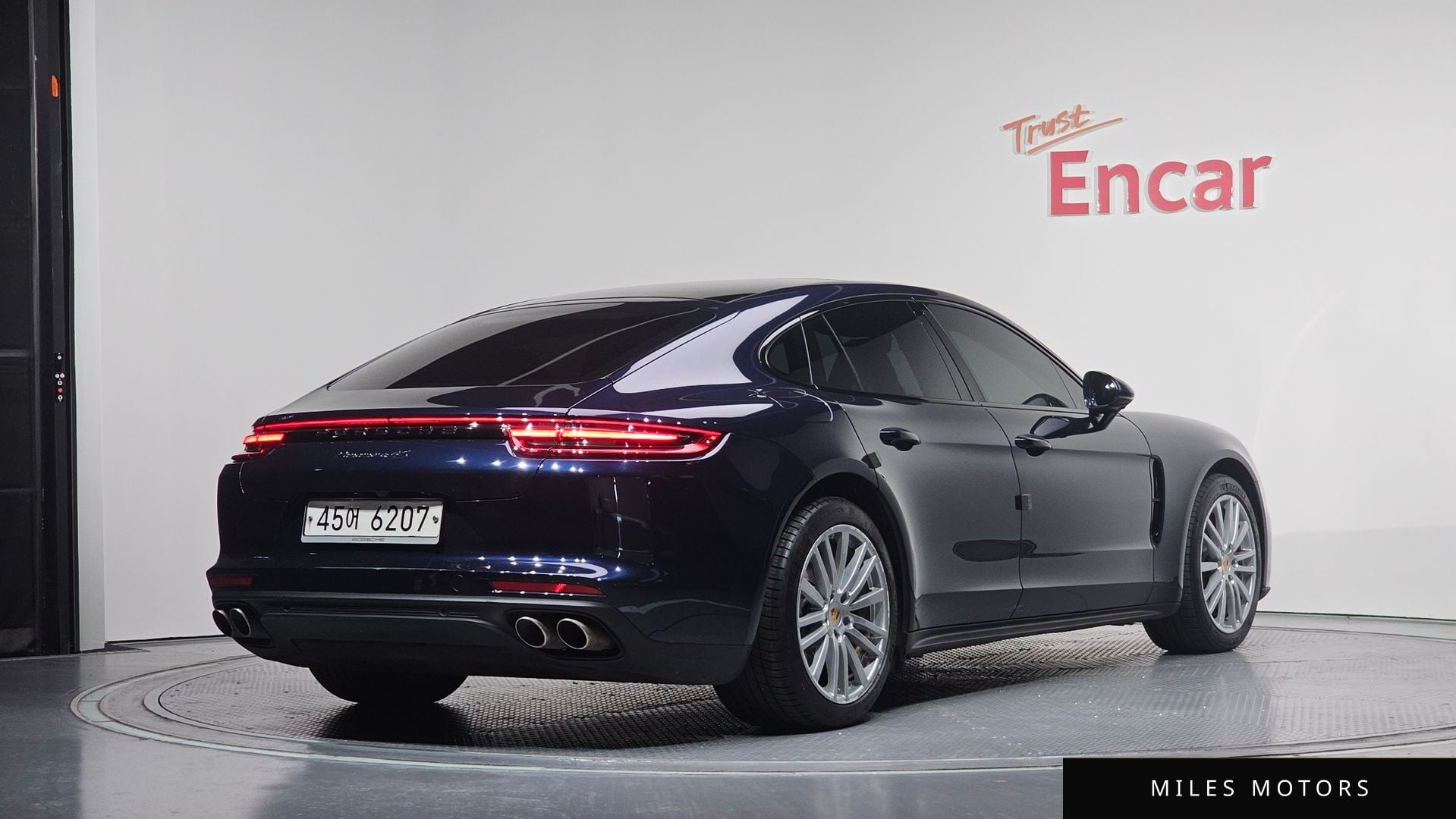 Porsche Panamera 2018 — миниатюра 2