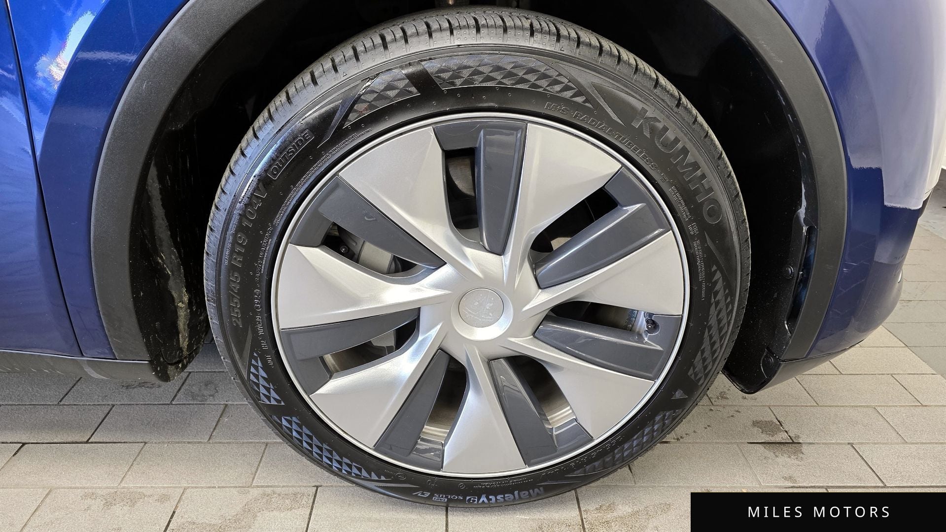 Tesla Model Y 2024 — миниатюра 5