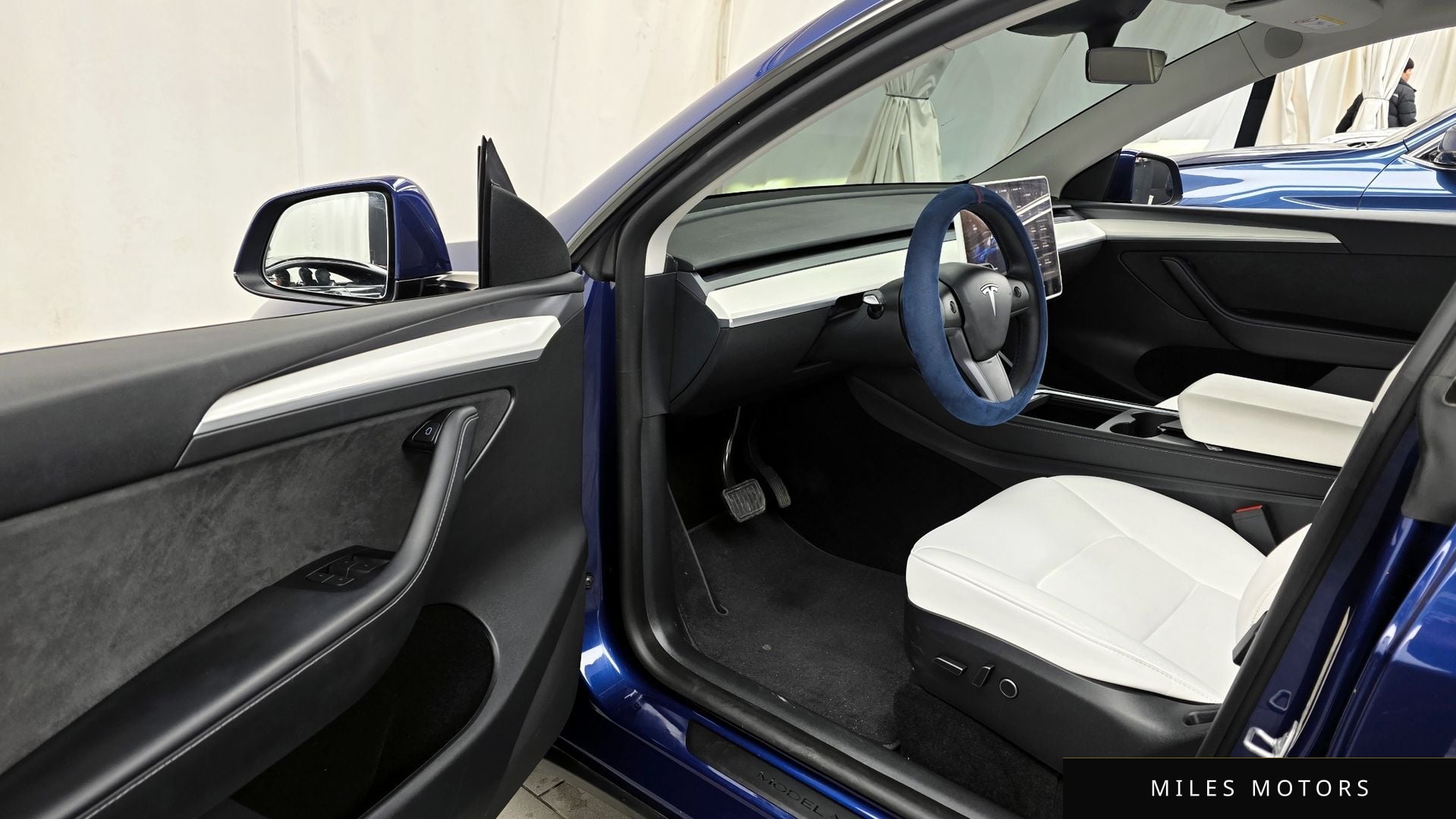 Tesla Model Y 2024 — миниатюра 10