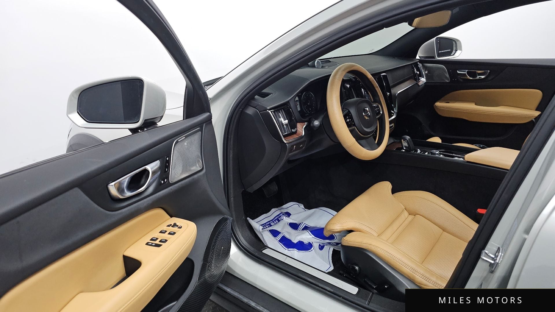 Volvo V60 2021 — миниатюра 10